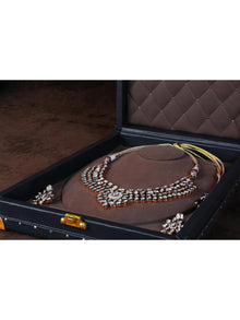 Amorous Sole Necklace Trunk