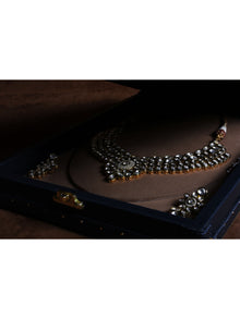 Amorous Sole Necklace Trunk