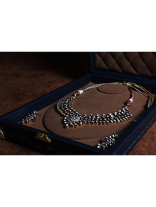 Amorous Sole Necklace Trunk