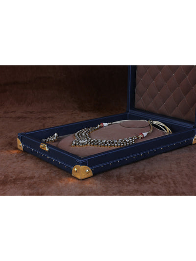 Amorous Sole Necklace Trunk