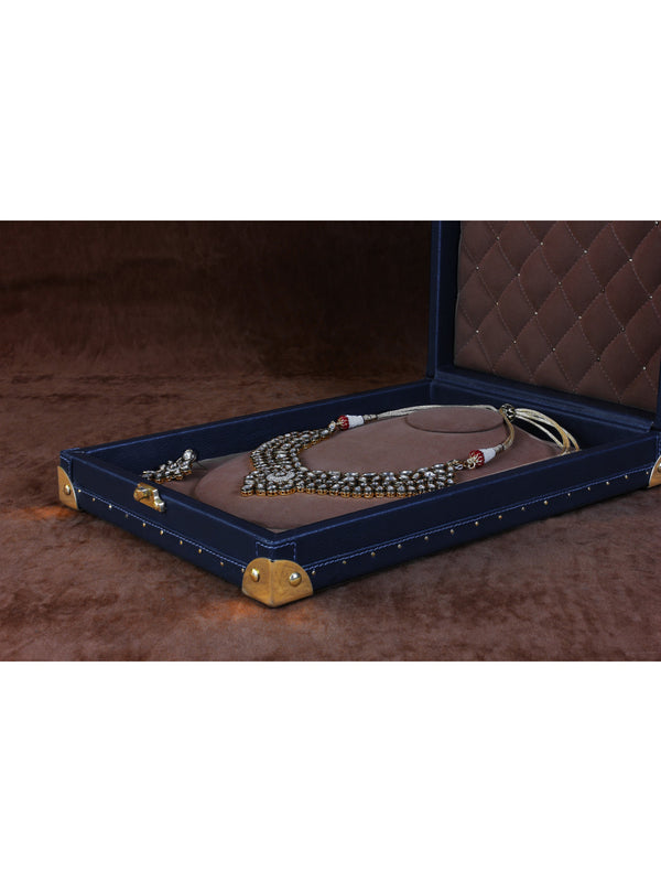 Amorous Sole Necklace Trunk