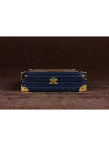 Amorous Sole Necklace Trunk