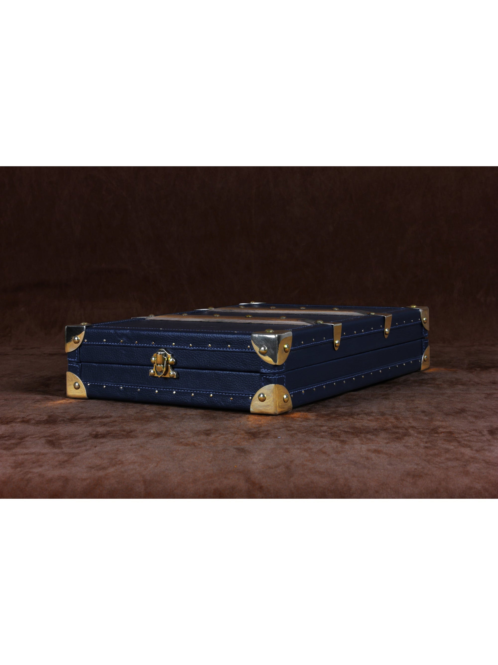 Amorous Sole Necklace Trunk