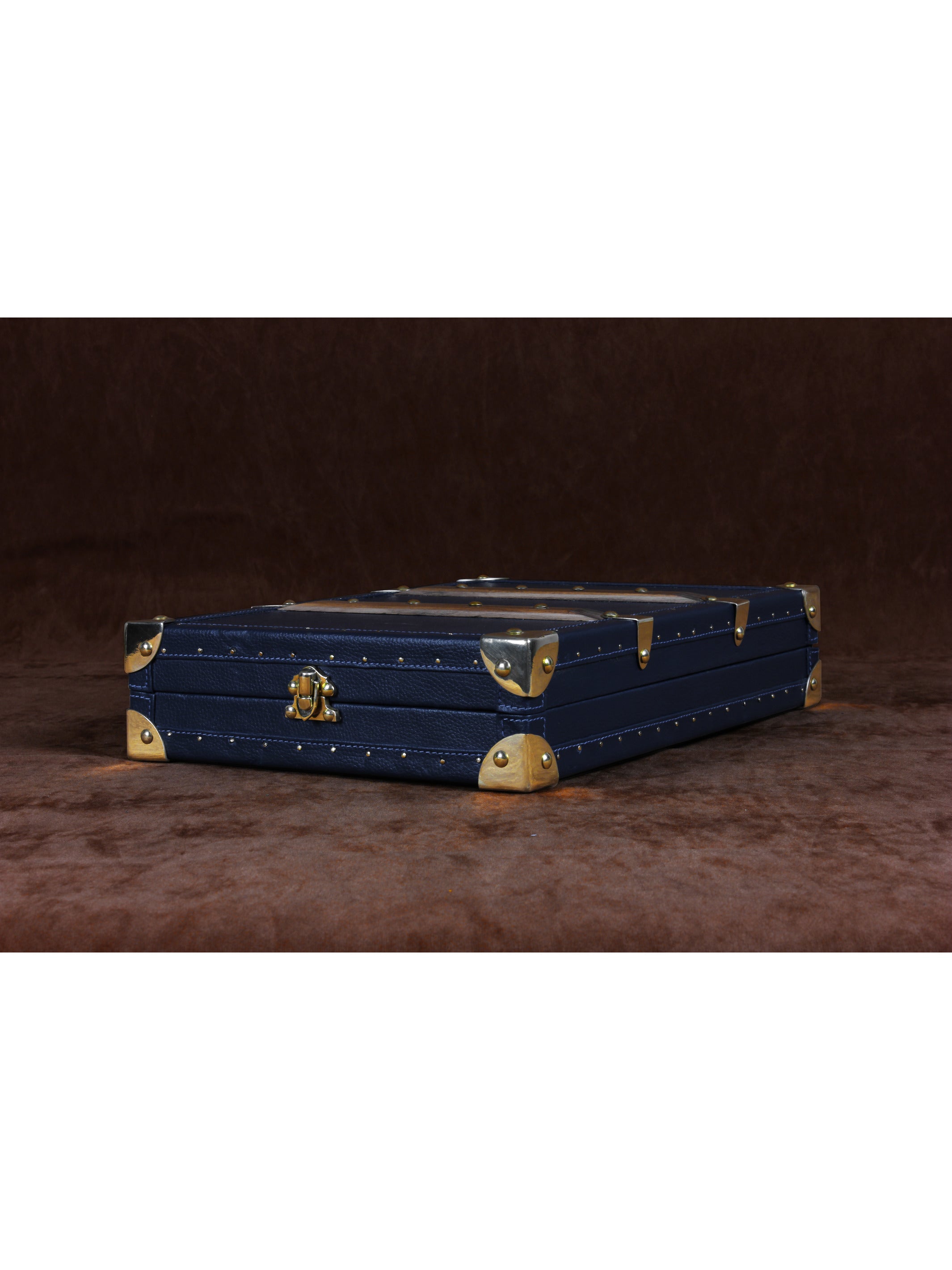 Amorous Sole Necklace Trunk