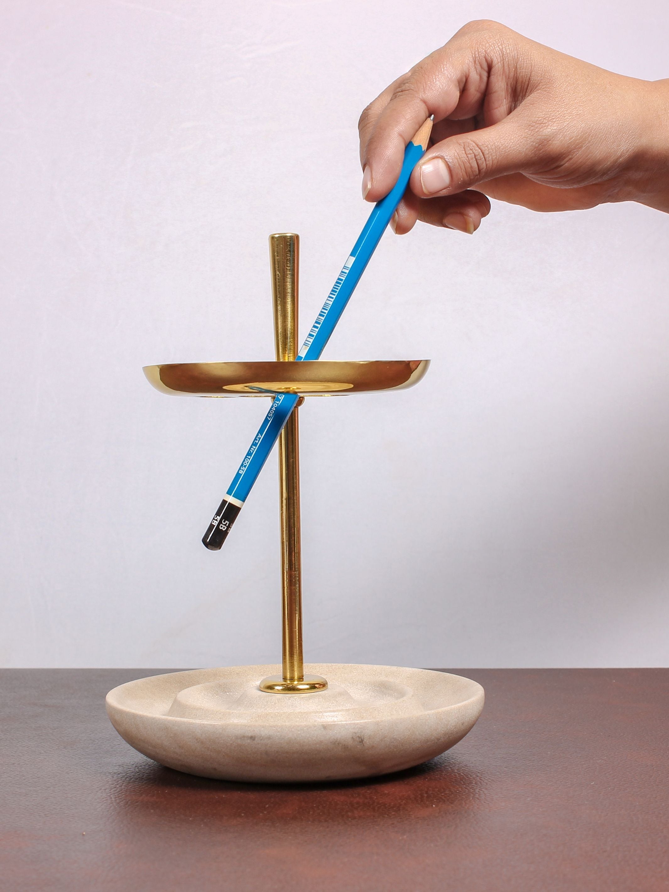 Bau Pen Stand