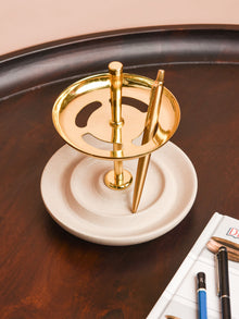 Bau Pen Stand