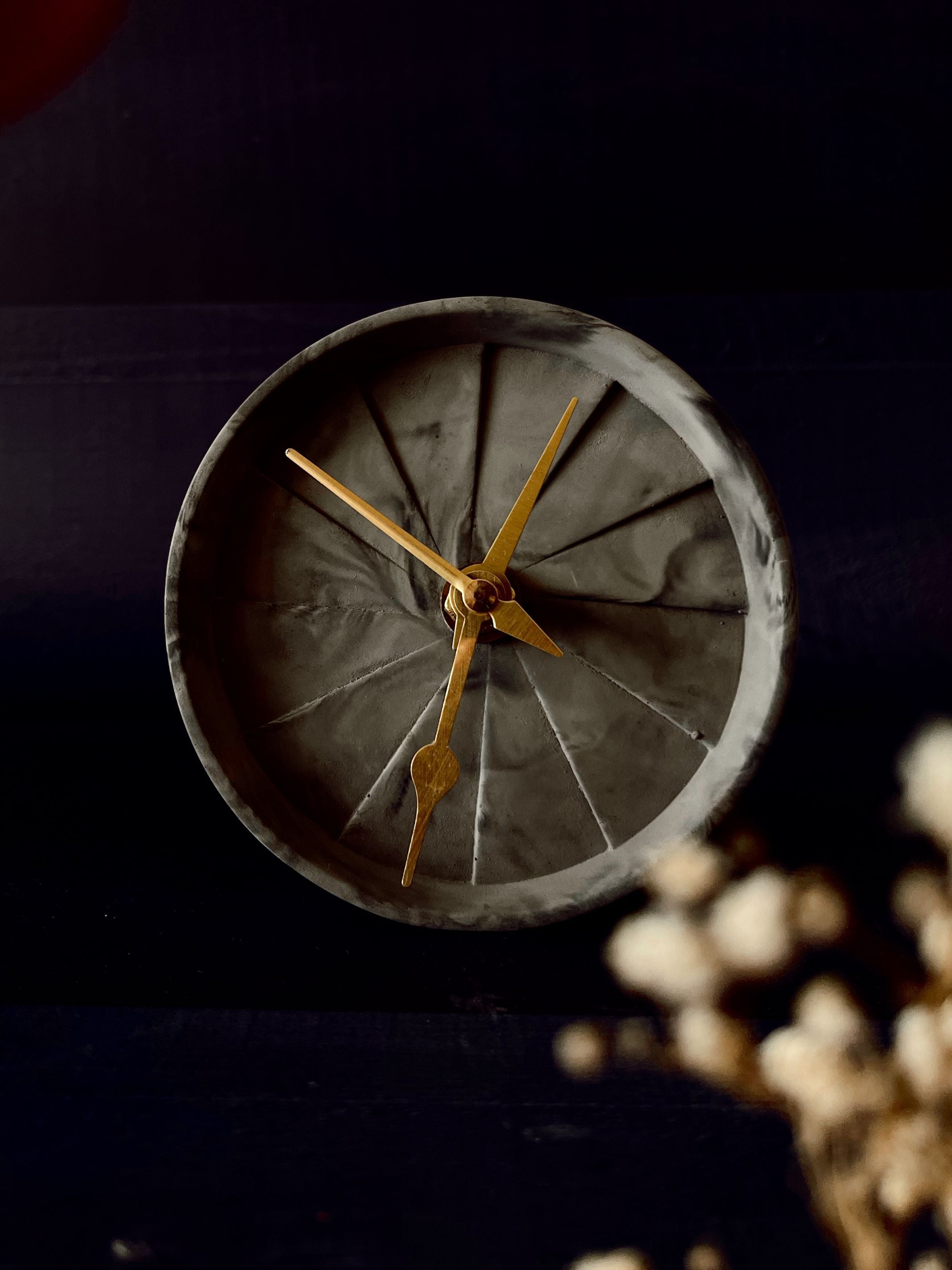 Concrete Table Clock