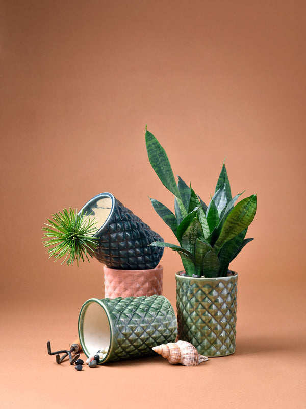 Diamond Groove Planter