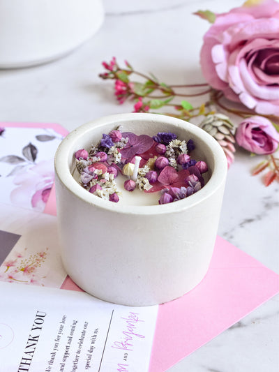 Dryflower & Soy Wax Candle In Cylindrical Jar