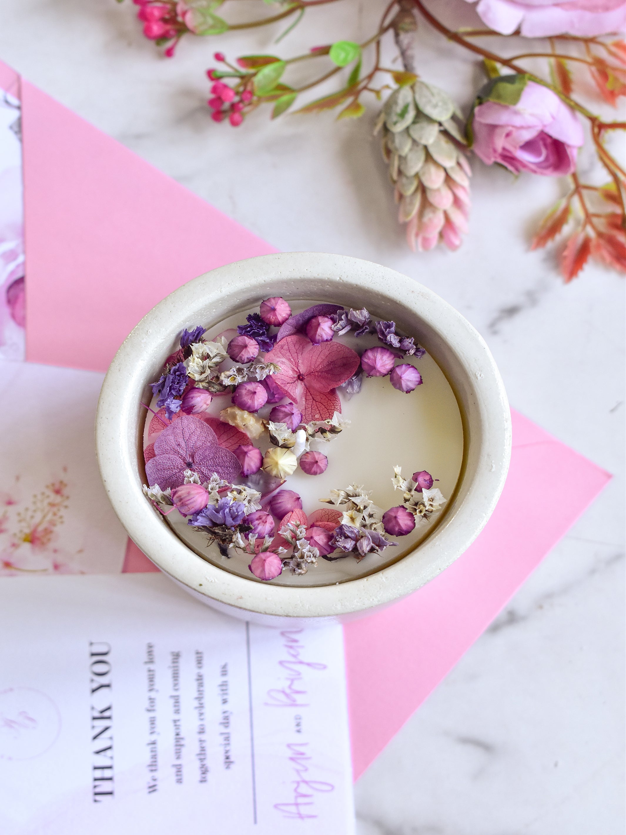 Dryflower & Soy Wax Candle In Cylindrical Jar