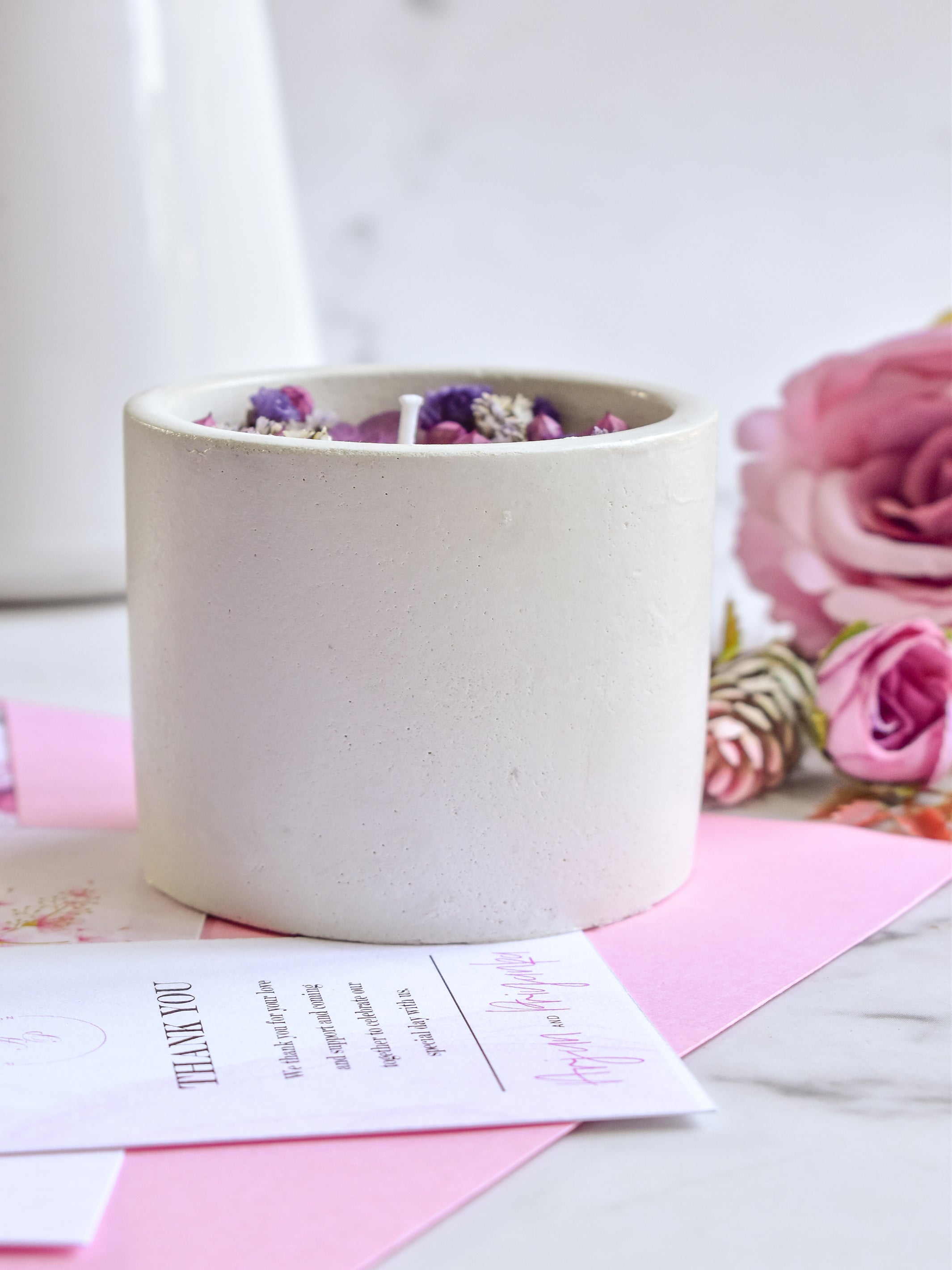 Dryflower & Soy Wax Candle In Cylindrical Jar