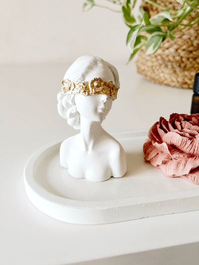Greek Goddess Blindfolded Lady figurine