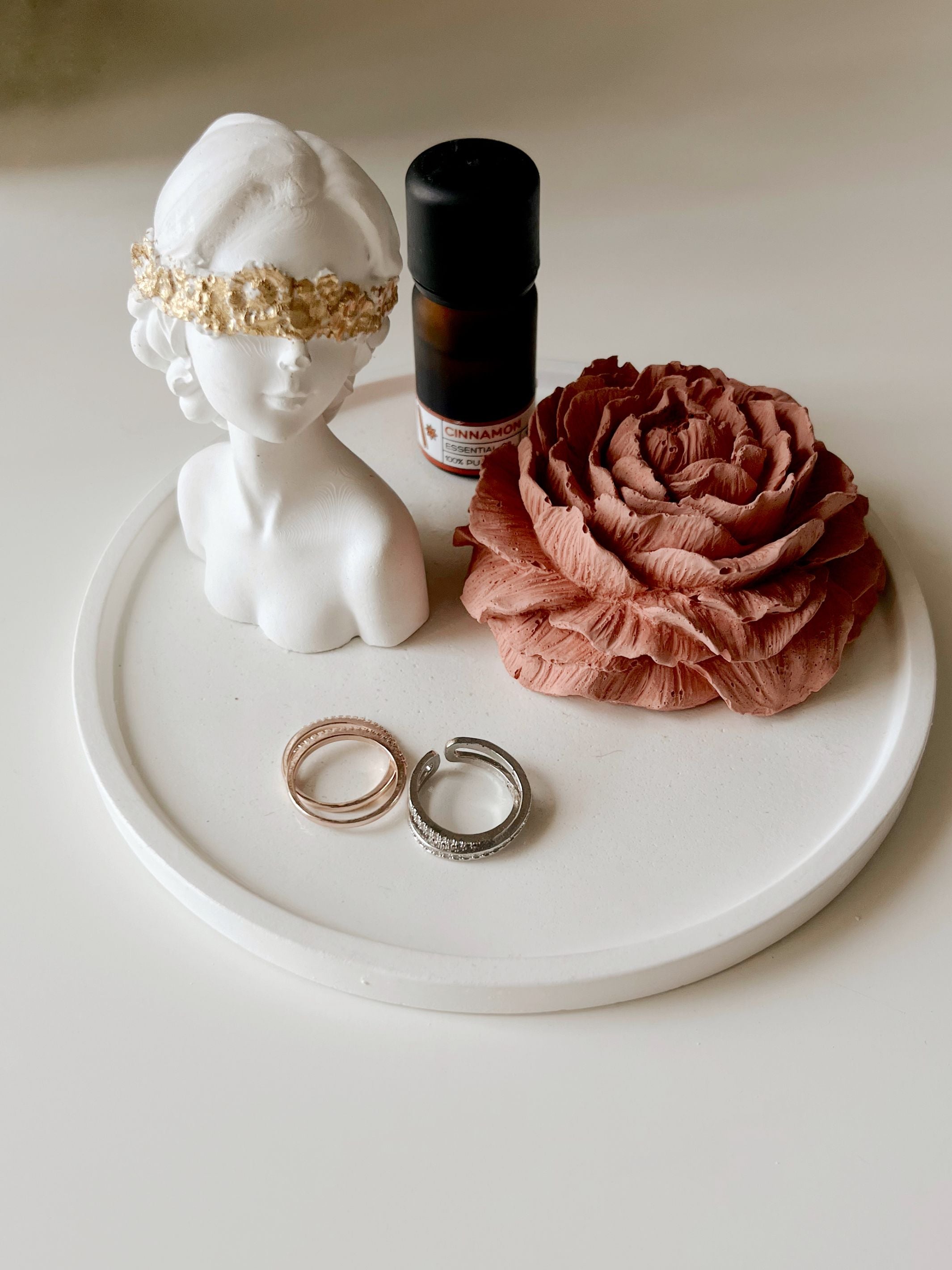Greek Goddess Blindfolded Lady figurine