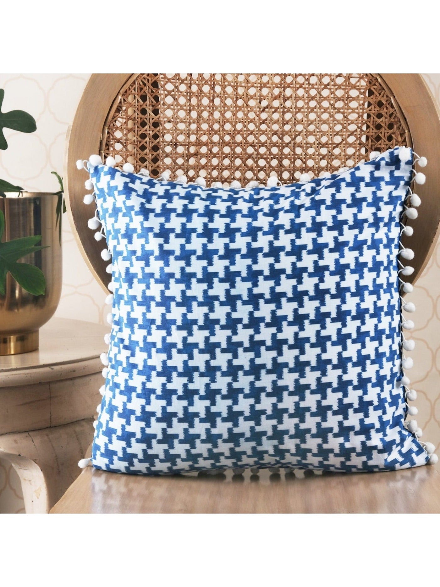 Houndstooth Printed Cushion Space