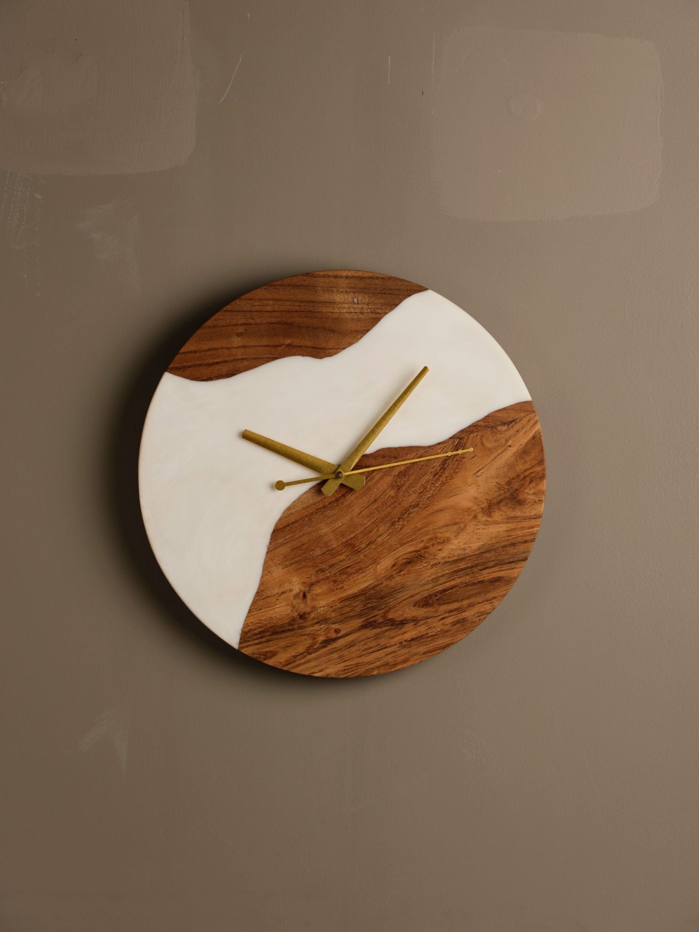 Icicle Wood-Epoxy Wall Clock Round
