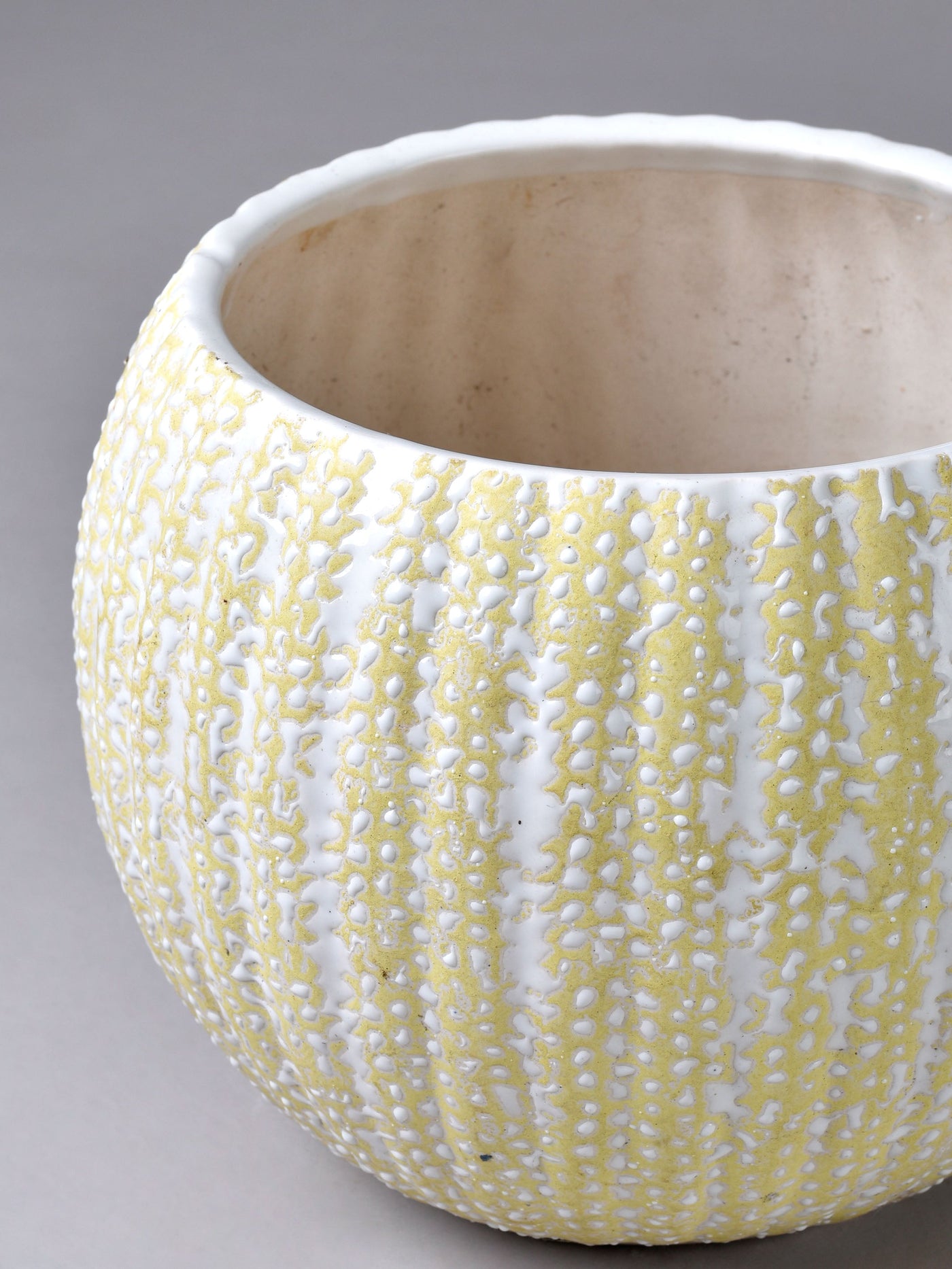Ribbed & Embossed Round Planter