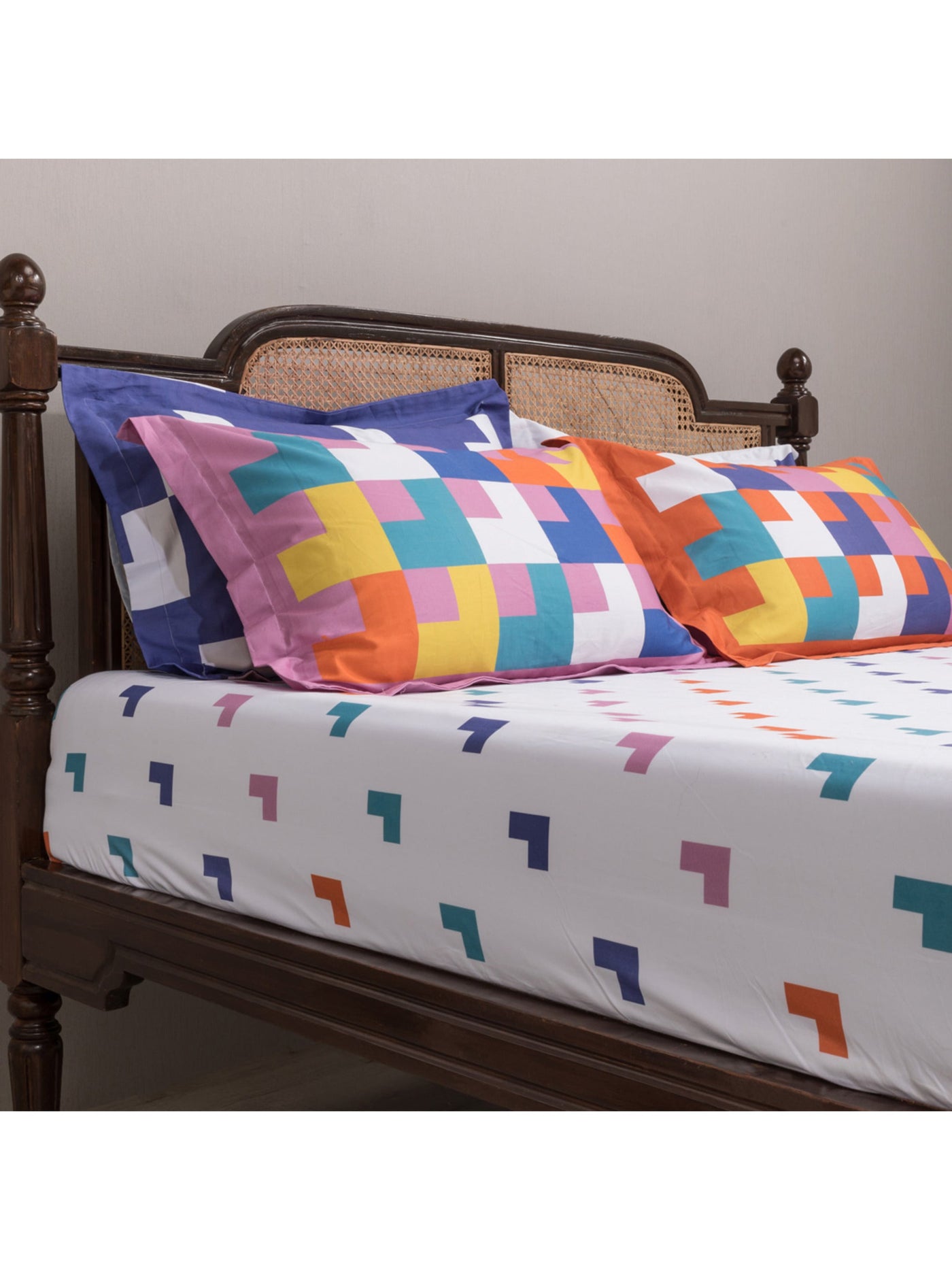 The Chaukona Bedsheet In Pastel White