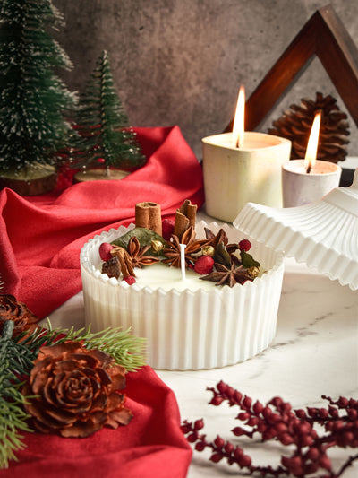 White Dried Flower & Spices Christmas Candle