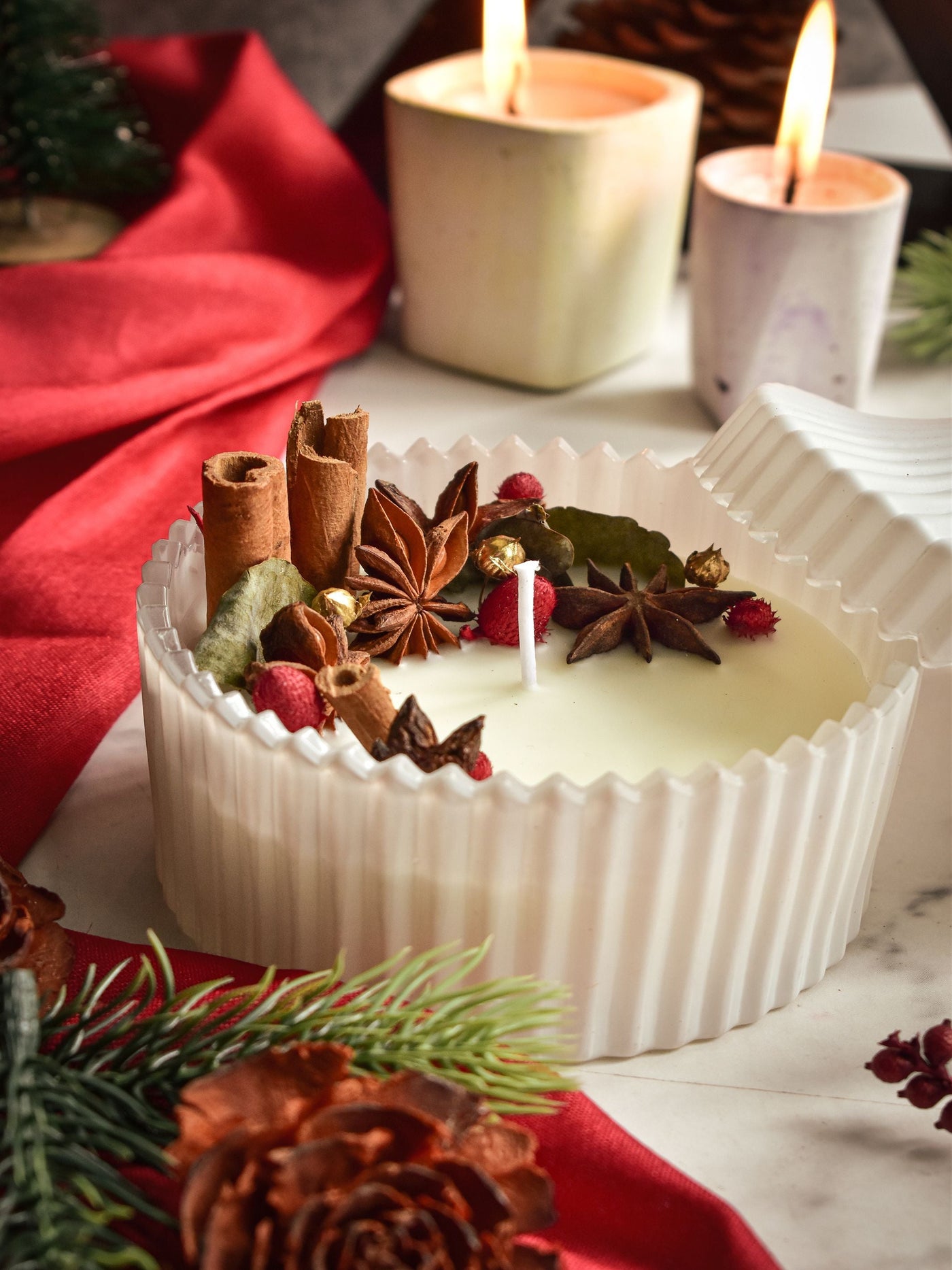 White Dried Flower & Spices Christmas Candle